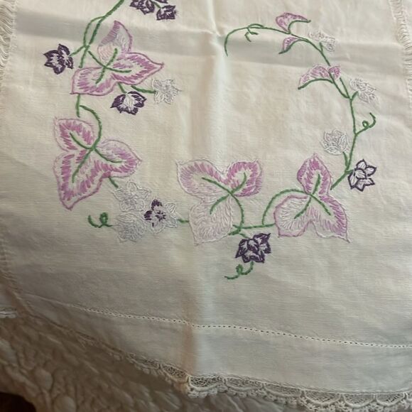 Floral Embroidered Table Runner - Picture 6 of 7